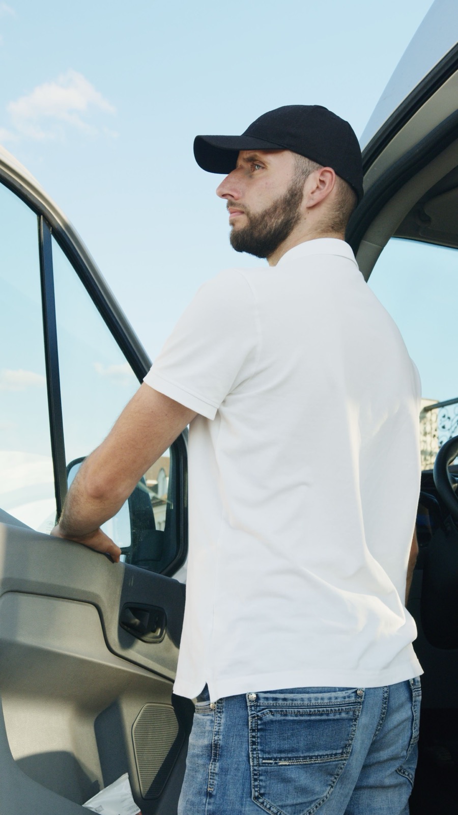 Camion Livna prêt au départ pour un déménagement en Île-de-France